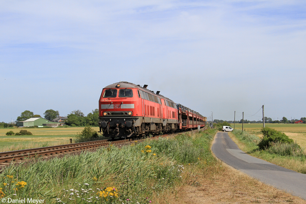 Die 218 340-8 und 218 311-9 mit dem SyltShuttle in Lehnshallig am 22.07.2013 