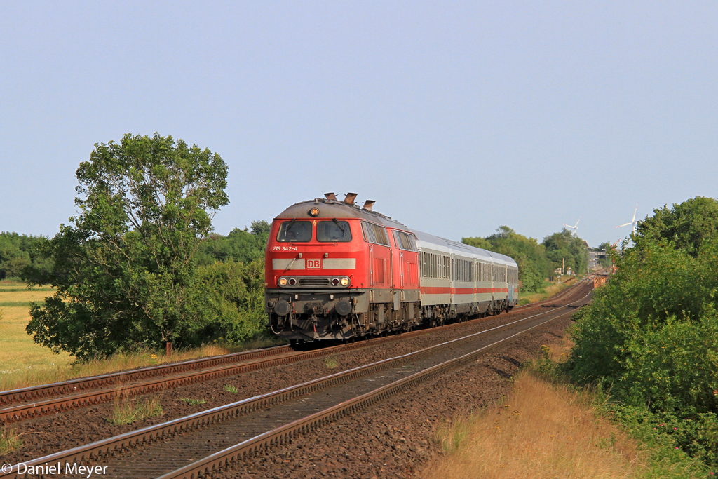 Die 218 342-4 und 218 836-5 bei Klanxb�ll am 24.07.2013 