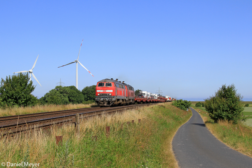 Die 218 345-7 und 218 341-6 mit dem SyltShuttle nach Nieb�ll bei Klanxb�ll am 21.07.2013