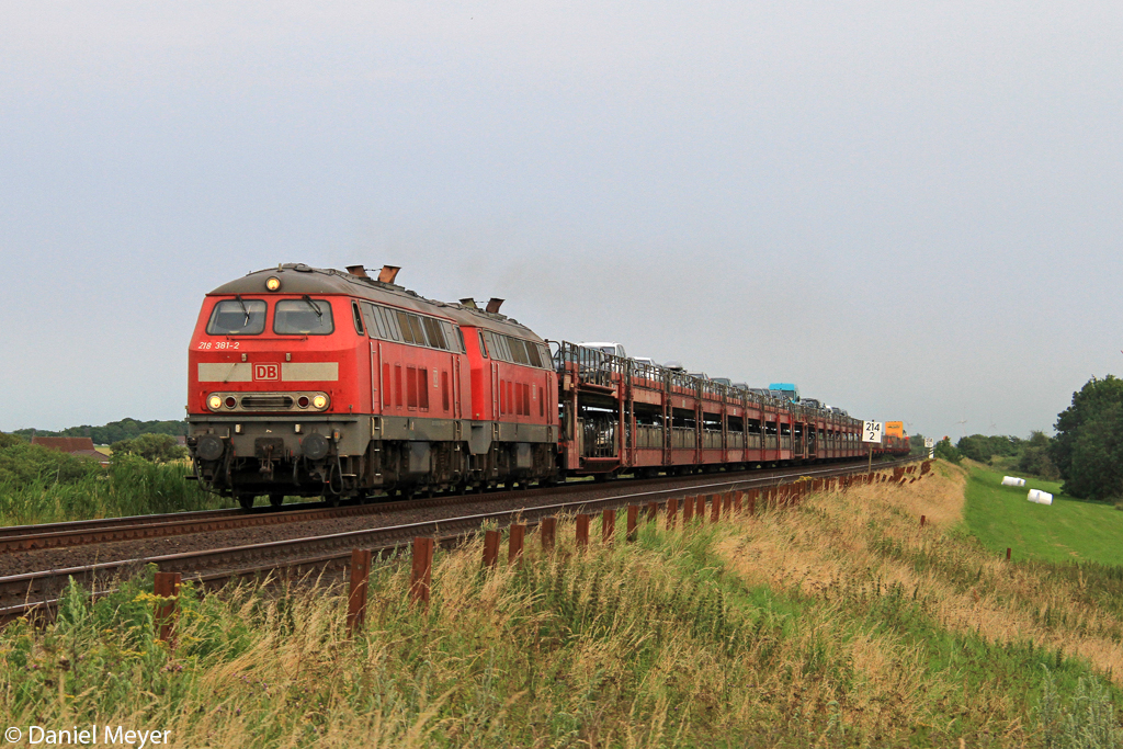 Die 218 381-2 und 218 314-3 bei Klanxb�ll am 24.07.2013 