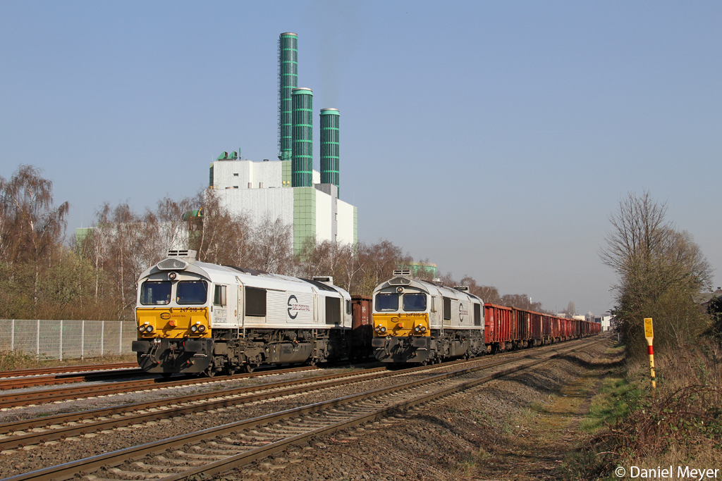 Die 247 016-9 und 247 035-9 in Duisburg Wanheim am 13.03.2014