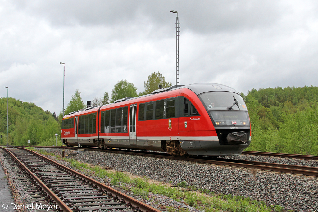 Die 642 200 in Aue (Sachs) am 10.05.2013