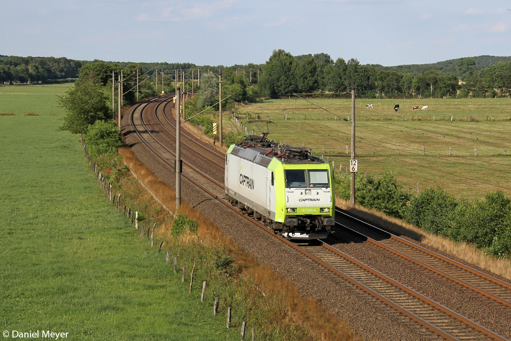 Die Captrain 185 543-6 in Ramelsloh am 01.08.2013 