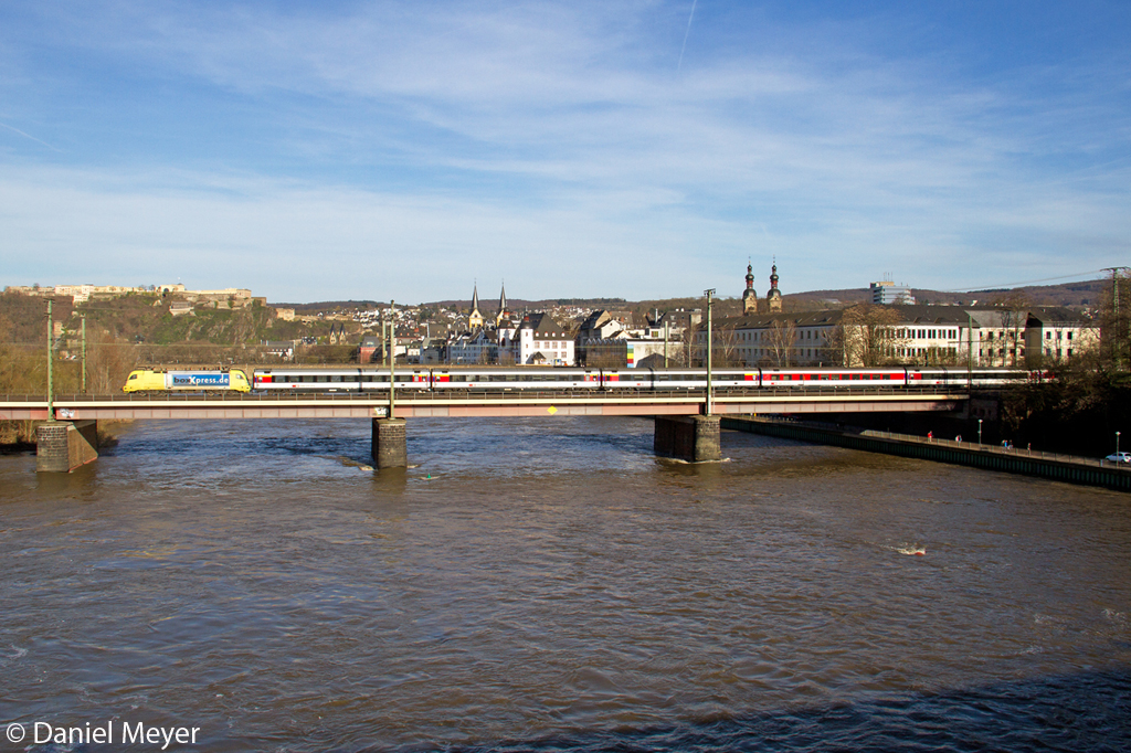 Die ES 64 U2-025 Boxxpress  auf der Moselbr�cke in Koblenz am 14,04,13