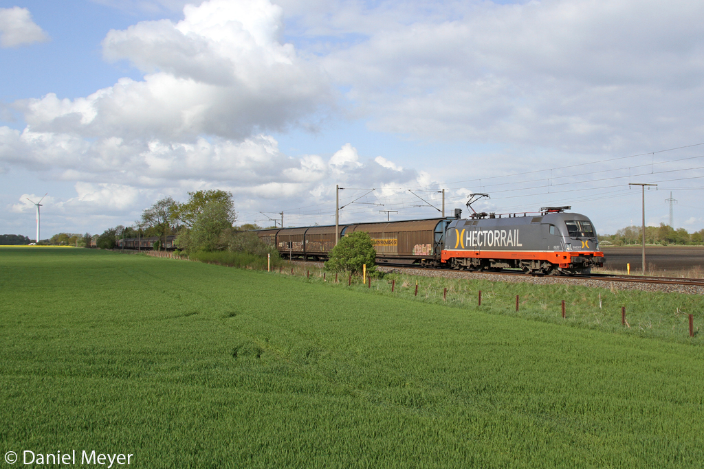 Die Hectorrail 242.517 bei Quarnstedt am 12.05.2013