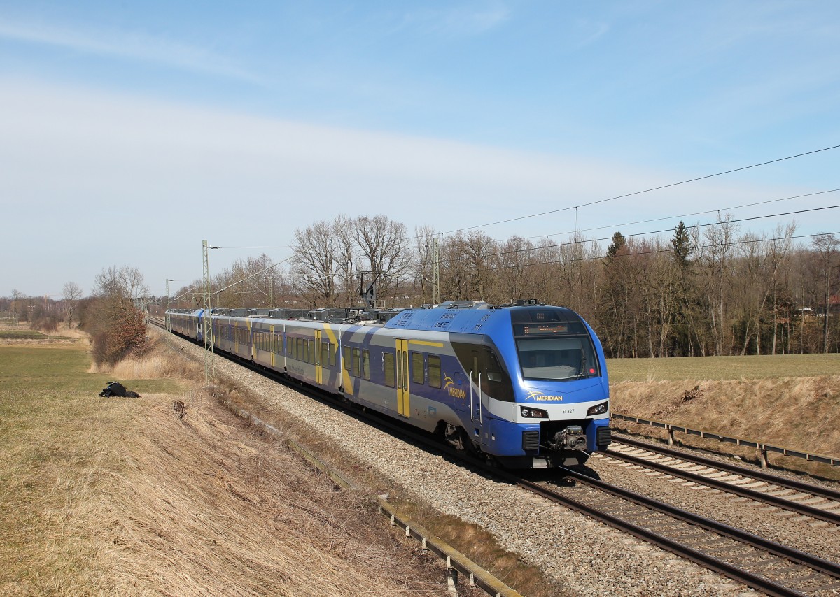 ET 327 von M�nchen kommend auf dem Weg nach Salzburg. Aufgenommen am 7. M�rz 2015 bei Hilperting.