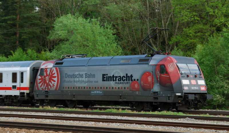 Voll bei der Arbeit - am Tag der Arbeit! 101 110-5, aufgenommen am 01.05.14, in Neuoffingen.