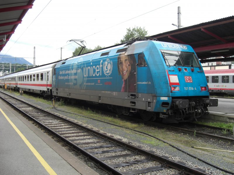 101 016-4 etwas sp�ter im Salzburger Hauptbahnhof. Aufgenommen
am 23.08.2008.