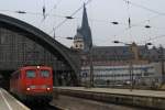 110 284 der K�lner Hbf und der K�lner Dom in einem Bild am 28.02.2011