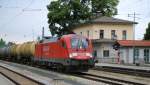 182 017-4, aufgenommen am 11.06.11, bei der Durchfahrt durch A�ling.