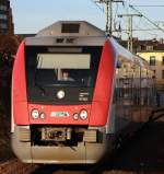 Der Vias Ition 112 der Odenwaldbahn kommt gerade von Offenbach und erreicht jetzt Frankfurt am Main S�d.