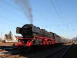 01 180-9 stand mit dem Sonderzug des  Bayerischen Eisenbahnhmuseums  aus N�rdlingen am 5.