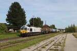 077 025 war mit einem gemischten G�terzug am 25. August 2025 bei Pirach in Richtung M�hldorf unterwegs.