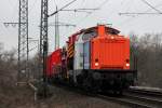 212 256-2 der NBE mit Hilfszug kurz vor  der K�lner S�dbr�cke am 28.02.2012
