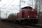 212 047-5 der EfW mit Altschotter als Falschfahrt kurz vor der K�lner S�dbr�cke am 28.02.2012