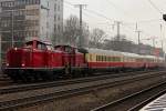 V100 2091 (212 091-1) und V60 1184 der VEB mit 4 TEE Wagen in K�ln West am 29.02.2012