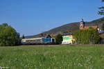 212 372-7 und 218 460-4 mit dem RE 23476 (Wertheim - Amorbach) am 30.04.2017 zwischen Weilbach und Amorbach.
