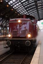 Die 212 007-9 mit einen Sonderzug in K�ln Hbf am 02,04,10