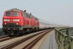 218 340-8 mit 218 xxx-x auf der Hochbr�cke Hochdonn am 03.08.3011
