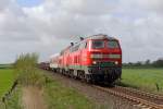 Die 218 359-8 und 218 386-1 mit dem SyltShuttle bei Nieb�ll am 12,05,12