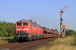Die 218 385-3 und 218 313-5 mit dem SyltShuttle in Klanxb�ll am 23.07.2013