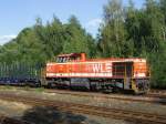 WLE (Westf�lische Landes-Eisenbahn) Lok 51 (eine MaK G 1206) mit leeren Guterzug muss am 15.07.2010 im Bereich vom Bahnhof Herdorf den Gegenverkehr aus Betzdorf abwarten.