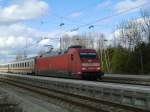 101 050-3 beim planm��igem Halt am 1.