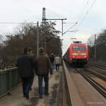 Diese 101er kam auch an mir vorbei und man kann hier gut sehen wie eng es auf der Br�cke zu geht.