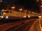 103 235-8 mit TEE aus Salzburg an Gleis 5 in K�ln Hbf.
