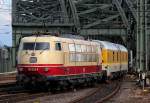103 222-6 mit 2 Messwagen in K�ln Hbf am 19.04.2012
