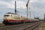 103 235-8 am TEE9 in Br�hl am 30.06.2012, Gru� an den Tf