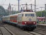 103 235-8 mit immer noch nicht ganz artreiner Garnitur am Haken, dazugekommen sind 2 blau/beige Wagen, als Ersatz f�r 2 rot/beige TEE Wagen.