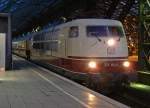 103 184-8 beim ungew�hnlichen Halt an Gleis 8 (....) in K�ln Hbf am 03.10.2010