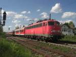 110 292-0 verl��t soeben den Bahnhof von Prien am Chiemsee in  richtung Salzburg.