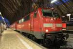 Die 111 095 stand leider nur mit halber Beleuchtung am Abend des 17.04.2010 im Frankfurter Hauptbahnhof.
