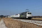 111 222 von  Railadventure  war am 7. M�rz 2021 mit 193 780, 189 843 111 082 sowie vier
Waggons bei Bernau am Chiemsee in Richtung Freilassing unterwegs.