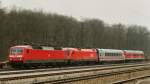 Deutsch- �sterreichischer-Schad PbZ! 120 145-8 + 1016 026-5 + 1 IC-Steuerwagen + 1 RB-Waggon, aufgenommen am 26.03.11, bei der Durchfahrt durch Neuoffingen.