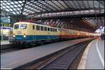 140 423-5 (DB Museum Koblenz) mit dem DPE 5785 hier in K�ln-Hbf am 6.11.2012.