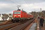 Die 143 930-6 als RB 12226 nach Trier Hbf auf der Koblenz G�lser Eisenbahnbr�cke am 02,01,11