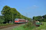 143 823-3 schiebt die S6 nach K�ln-Nippes am 16.09.2012 durch einen kleinen Einschnitt zwischen Essen-Werden und Essen-Kettwig.