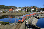 143 810-0 schiebt die RB 17274 (Seebrugg - Freiburg(Breisgau)Hbf) am 26.03.2016 durch und über den Schluchsee.