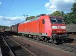 145 032-9 in K�ln-West mit einem gemischten G�terzug.