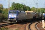 Dann das zweite absolute Lckerlie am 04.05.2010, die 152 138-4 Transfracht durch Frankfurt am Main Ost.