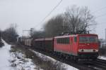 155 024 mit einem G�terzug in Ahlten am 04.01.2011