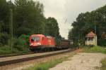 182 021 mit einem G�terzug in A�ling am 30.07.2010