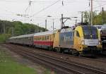 ES 64 U2-007 / 182 507 mit Fussballsonderzug von M´Gladbach nach Augsburg in K�ln West am 28.04.2012