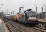 182 530 / ES 64 U2-030 am HKX1805 nach HH-Altona in K�ln Messe/Deutz am 23.03.2013