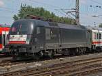 ES 64 U2-030 am IC2046 in K�ln/Messe Deutz am 27.06.2010
