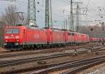 185 167-4 mit 2 185ern, einer 140 und einer 152 am Haken in Gremberg am 27.01.2011