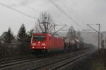 185 361-3 mit einem gemischten G�terzug bei starkem Regen am 20.
